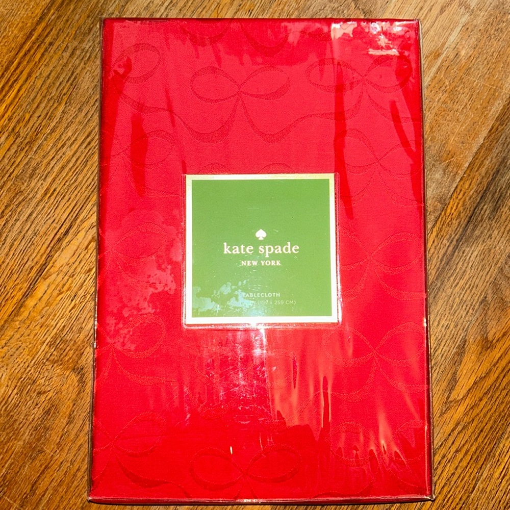 Kate Spade New York all wrapped up Bow Tablecloth